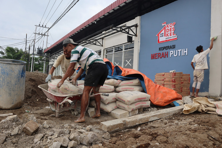 Workers construct Red and White Cooperatives (KDMP) outlet on Jan. 27, 2026, in Wae Kelambu, West Manggarai regency, East Nusa Tenggara. Several villages are reportedly struggling to establish the new cooperatives, citing limited land and insufficient funding as major obstacles.