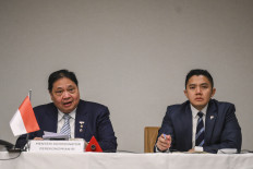 Mutual benefit?: Coordinating Economy Minister Airlangga Hartarto (left) and Cabinet Secretary Teddy Indra Wijaya deliver a press statement on Feb. 19, 2026, about the Indonesia-United States Agreement on Reciprocal Trade (ART), in Washington, DC.