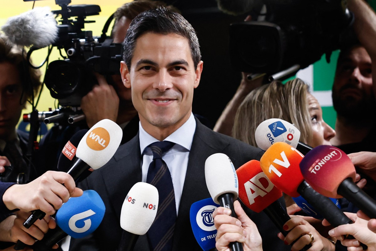 Leader of D66 (Democrats 66) Rob Jetten reacts as he delivers remarks to journalists at the D66 (Democrats 66) faction room at the Lower House, the day after the Dutch parliamentary election vote, in The Hague, on October 30, 2025. 