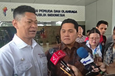 Raja Sapta Oktohari (left), chairman of the National Olympic Committee (NOC) Indonesia, speaks to reporters in Jakarta on Feb. 20, 2026, as Youth and Sports Minister Erick Thohir looks on.