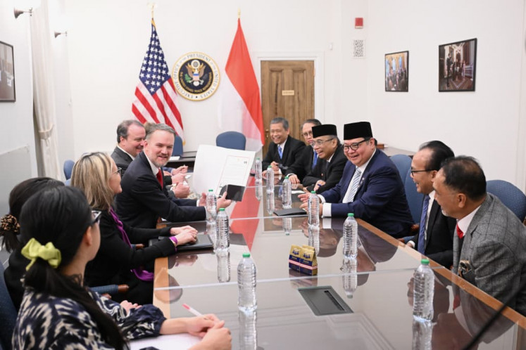 Coordinating Economic Minister Airlangga Hartarto (third right) leads the Indonesian delegation during a meeting with United States Trade Representative Jamieson Greer (fourth left) in Washington, US, on Feb. 19 where the US-Indonesia Agreement on Reciprocal Tariffs (ART) was signed by both officials.