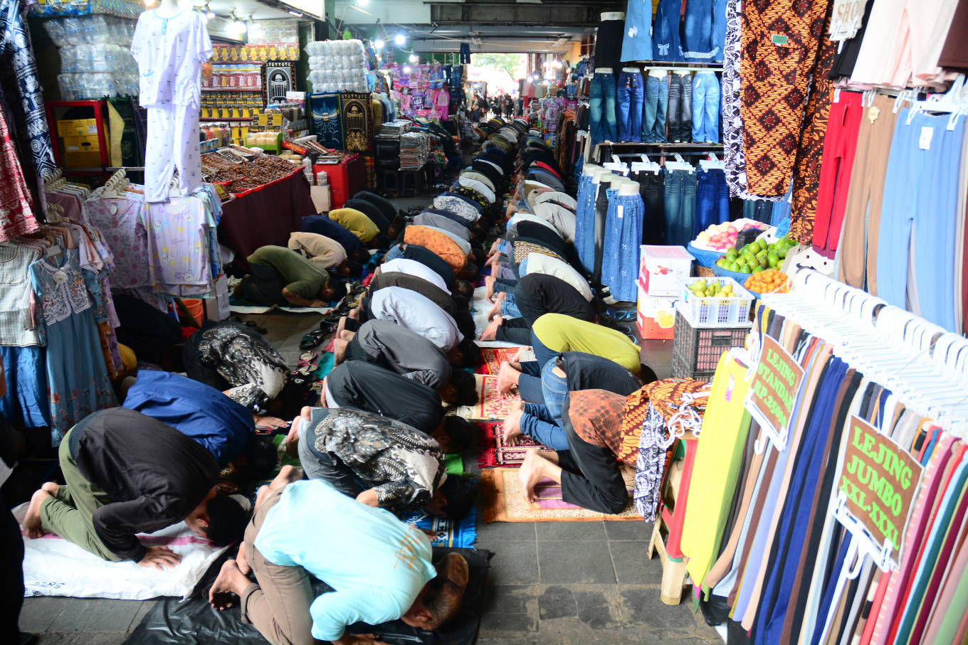 Muslims perform Friday prayers during Ramadan 1447 AH at Pasar Tanah Abang in Jakarta on Feb. 27, 2026. The high turnout, combined with limited space at the mosque inside the market complex, forced worshipers including vendors and shoppers to pray in the corridors between kiosks and stalls.