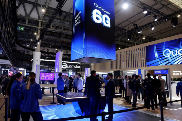 Qualcomm's stand advertising 6G technology draws audiences on March 2 during the inauguration of the Mobile World Congress (MWC), the world's biggest mobile technology showcase and fair in Barcelona.