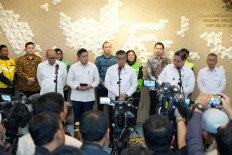 Coordinating Economy Minister Airlangga Hartarto (right) speaks at a press briefing alongside Manpower Minister Yassierli (second right), Investment and Downstream Minister Rosan Roeslani (left) and Cabinet Secretary Teddy Indra Wijaya (second left) on March 3, 2026, at the Office of Coordinating Economy Ministry in Central Jakarta. The government has announced holiday allowances for state employees and holiday bonuses for ride-hailing drivers as part of an economic stimulus package.