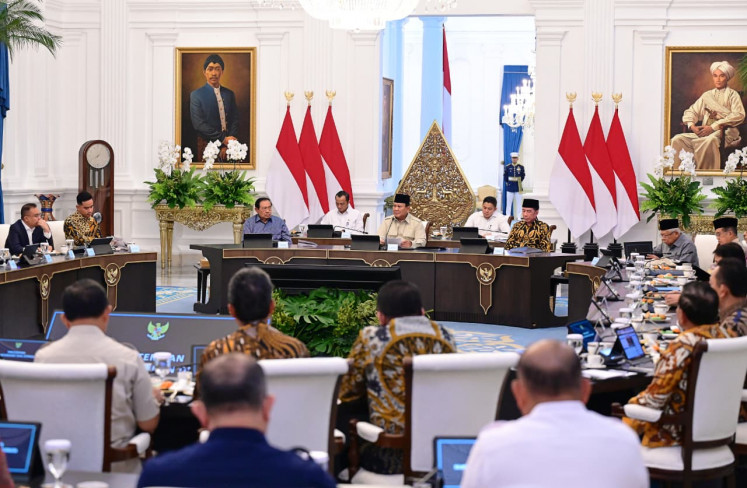 President Prabowo Subianto (center), sitting between former presidents Susilo Bambang Yudhoyono (third left) and Joko &ldquo;Jokowi&ldquo; Widodo (third right), speaks during a meeting with top political and business figures on latest geopolitical development at the StatePalace in Jakarta on Feb. 3, 2026. During the meeting, the President discussed impacts of the escalated war launched by the United States and Israel against Iran.