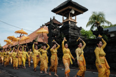 Balinese Hindu women return from the beach on March 12, 2024, in a ritual the day after Nyepi (Day of Silence) that marks the New Year in the Balinese Hindu calendar, in Jimbaran, Bali.