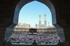 Muslims participate in a special morning prayer around the Kaaba in the Grand Mosque complex to mark the start of the Idul Adha festival on June 6, 2025, in Mecca, Saudi Arabia.