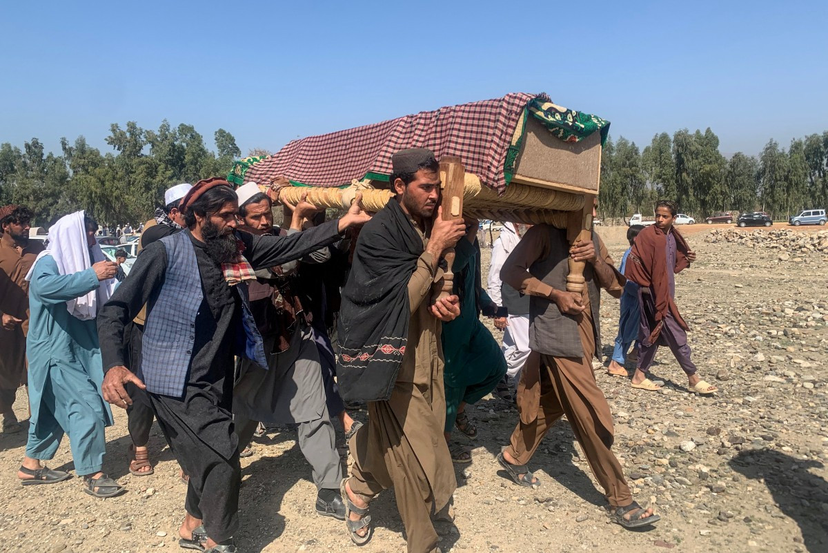 Relatives and mourners carry a coffin of a victim killed during Pakistani airstrikes in the Ghani Khel district of Nangarhar province, Afghanistan on March 1, 2026 amid ongoing cross-border fighting between Afghanistan and Pakistan. Afghan and Pakistani troops battled along their border, Afghan residents and officials told AFP on March 1, with the fighting coming alongside multiple strikes including the former US air base at Bagram.