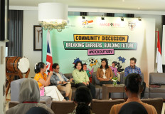 Voices for change: (From second left) Komnas Perempuan commissioner Sri Agustini, Indonesian women&rsquo;s futsal legend Novita Murni Piranti, Inspire Indonesia women&rsquo;s program director Sicilia Setiawan and Freddy Brunt, deputy development director and development management unit head at British Embassy Jakarta, share their perspectives on March 6, 2026 during the community discussion Breaking Barriers, Building Futures at the British Embassy in South Jakarta. 
