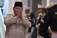 President Prabowo Subianto greets journalists when preparing to welcome former presidents during a high-level briefing on March 3 with top political and business figures on latest geopolitical development at the Presidential Palace Complex in Jakarta.