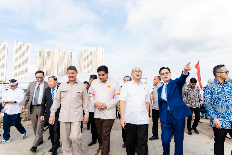 Lippo Group founder James Riady (right) gestures as he walks with Danantara CEO Rosan Roeslani (second right), Housing and Settlements Minister Maruarar &ldquo;Ara&rdquo; Sirait (second left) and Hashim Djojohadikusumo (left), chairman of the government&rsquo;s public housing task force, during a land grant handover ceremony on March 8 in Cikarang, West Java.
