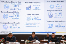 Finance Minister Purbaya Yudhi Sadewa (center), flanked by his deputy ministers Suahasil Nazara (left) and Juda Agung, addresses a press conference in Jakarta on March 11, 2026, to present the monthly &lsquo;Our State Budget&rsquo; (APBN Kita) report.