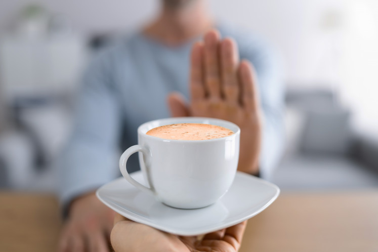 Performing hunger: Notes from behind the café curtain