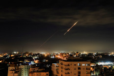 Iranian missiles fly toward Israel on March 13, amid the United States-Israeli war on Iran, as seen from Hebron, in the Israeli-occupied West Bank. Indonesia's government is drafting multiple contingency scenarios for this year&rsquo;s haj pilgrimage due to the escalating conflict in the Middle East.