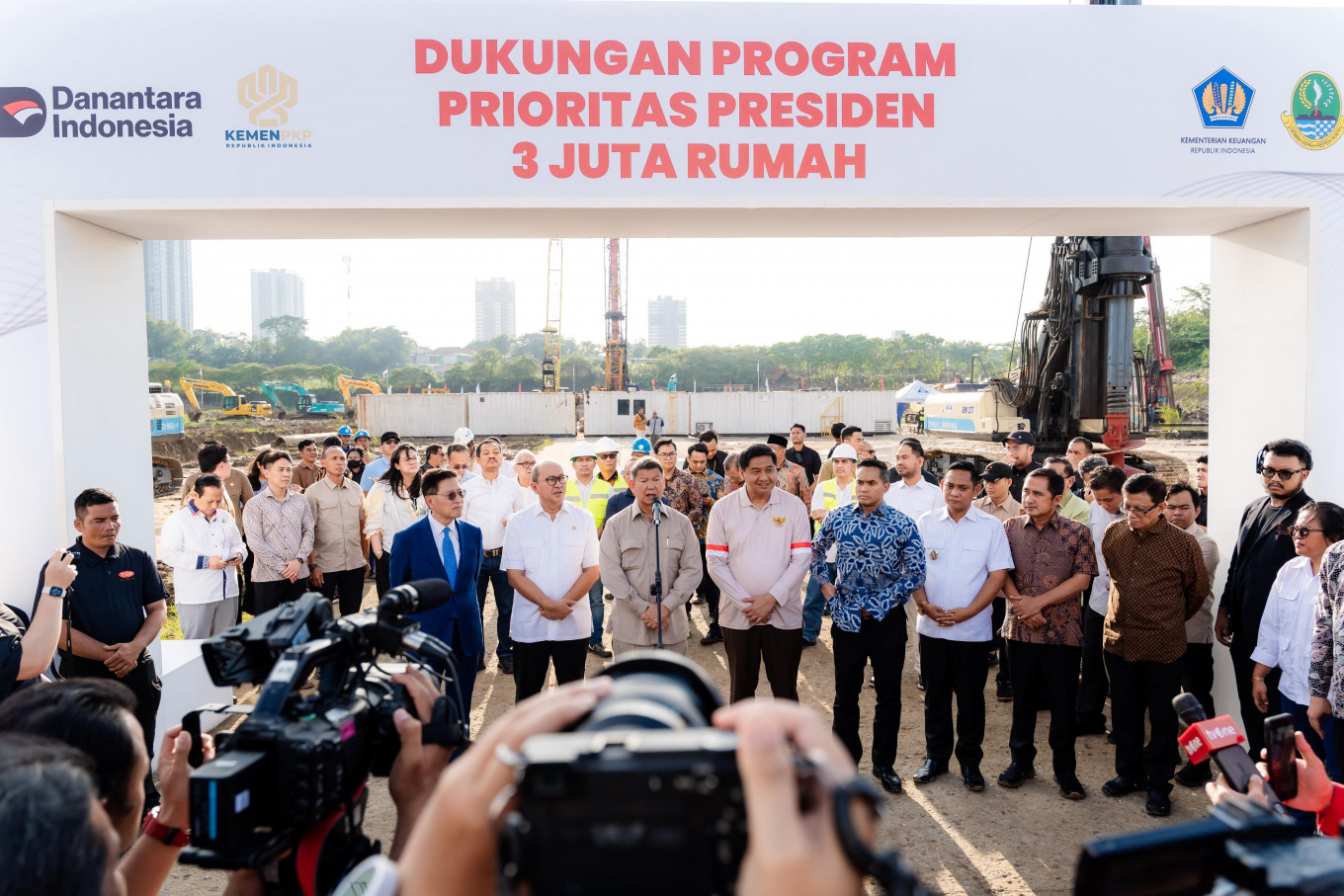 Hashim Djojohadikusumo (third left, front row), who heads the government&rsquo;s public housing task force, speaks during a land handover ceremony related to President Prabowo Subianto's "3 million houses" flagship project on March 8, 2026, in Cikarang, West Java, which was also attended by Investment and Downstream Minister and Dantara CEO Rosan Roeslani (second left, front) and Public Housing and Settlements Minister Maruarar &ldquo;Ara&rdquo; Sirait (center).