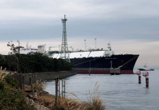 An LNG tanker is seen at the Negishi LNG Terminal, which is jointly operated by Tokyo Gas and JERA, in Yokohama, Japan October 17, 2019. Picture taken October 17, 2019.