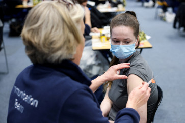  Natalie Allgrove, of the Kent Community Health NHS Trust immunization team, administers a Meningitis B vaccination to student May Croxton, at a sports center on the University of Kent campus, following an outbreak of meningitis cases in Kent, in Canterbury, Britain on March 20, 2026.