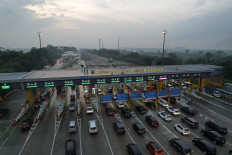 Vehicles line up to enter a toll road operated by PT Jasamarga Transjawa on March 23, 2026, in Cikampek, West Java.