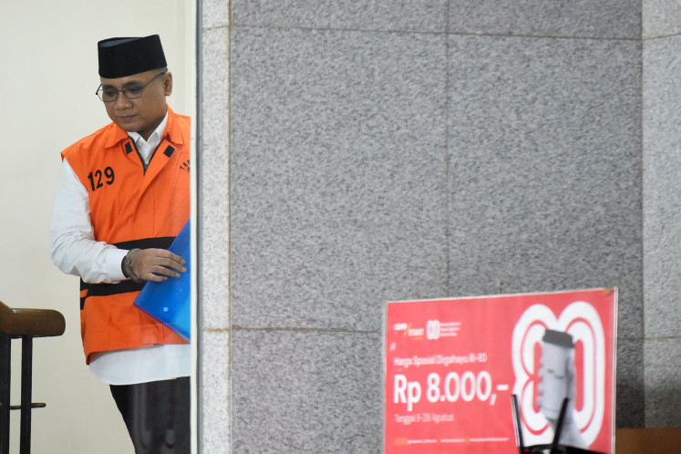 Former religious affairs minister and graft suspect Yaqut Cholil Qoumas walks on March 25, 2026, toward the interrogation room at the Corruption Eradication Commission (KPK) headquarters in South Jakarta. KPK investigators questioned Yaqut a day after he returned to the detention center following a transfer to house arrest on March 19, ahead of the Idul Fitri holiday.