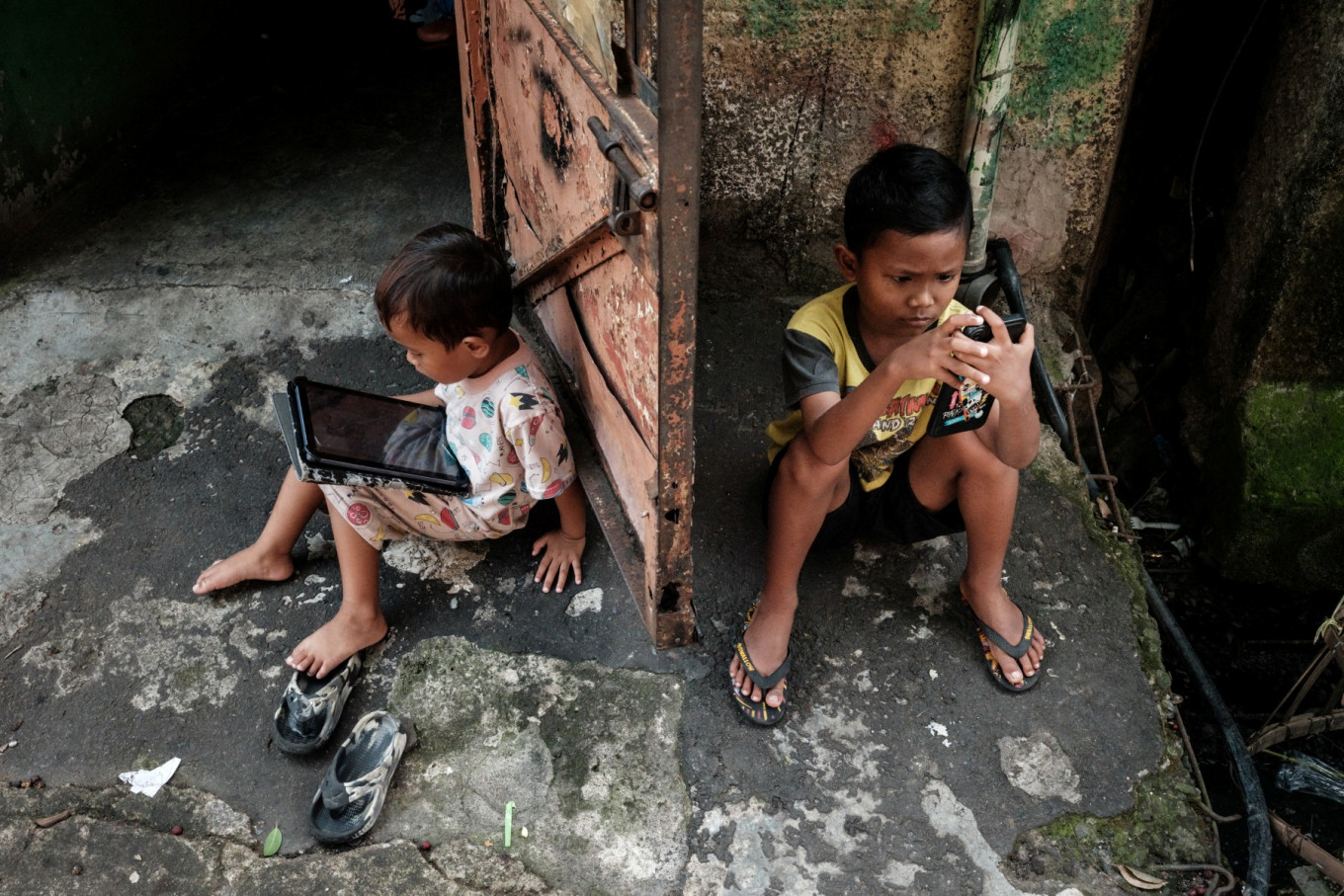 Children use portable digital devices on May 4, 2025, in Jakarta.