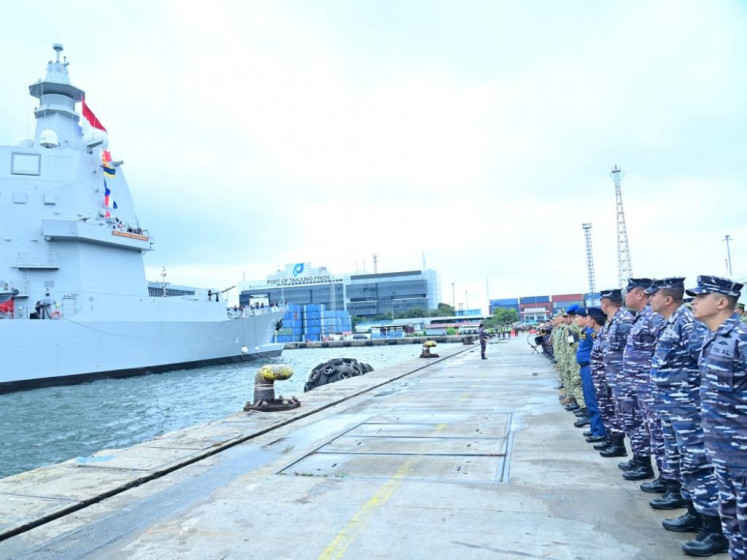 Navy personnel welcome the arrival of Indonesia's newest warship the KRI Prabu Siliwangi at Pier 107 of Tanjung Priok Port in North Jakarta on March 26, 2026. 