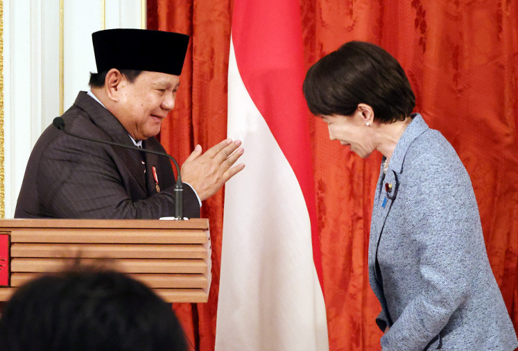 President Prabowo Subianto (left) and Japanese Prime Minister Sanae Takaichi exchange bows on March 31 after they announced their statements at the Akasaka Palace in Tokyo.