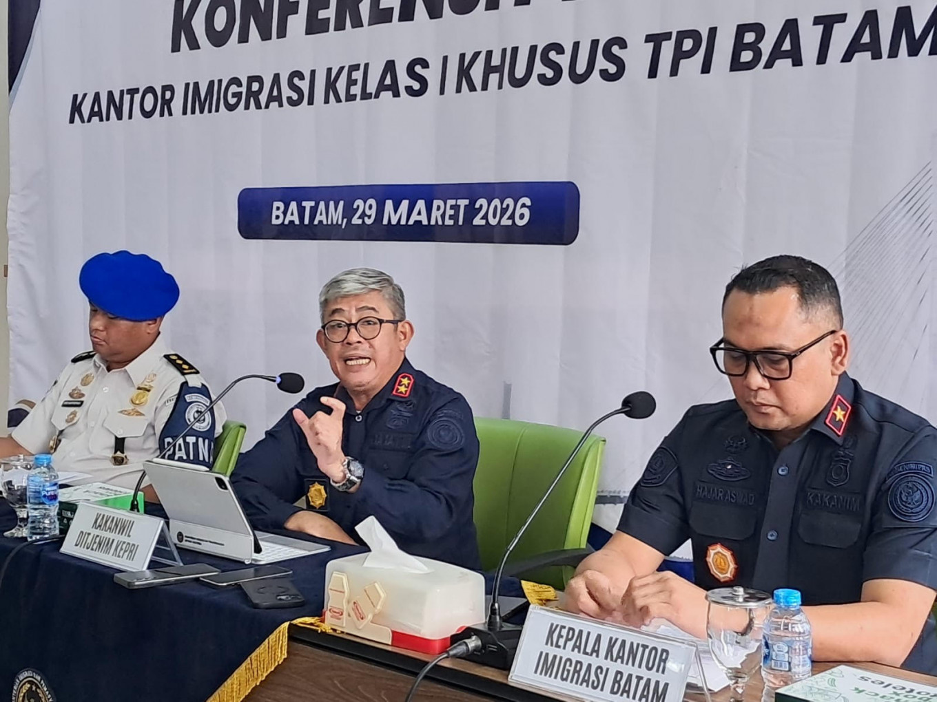 Head of Riau Islands regional office of the Immigration Directorate General, Ujo Sujoto (center), speaks, while flanked by Batam Immigration Office head Hajar Aswad (right) and an official from the Internal Compliance Directorate, Washington Napitupulu, during a press conference at Batu Ampar Immigration checkpoint in Batam, Riau Islands, on March 29, 2026. 