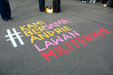 A banner reading &ldquo;We stand with Andrie against militarism&rdquo; is displayed by human rights activists affiliated with the Justice for Victims Solidarity Network on April 2 during the 902nd &ldquo;Kamisan&rdquo; protest across from Merdeka Palace in Jakarta. The demonstrators called for a thorough investigation into the acid attack against Andrie Yunus, urging the formation of a joint fact-finding team and demanding that those responsible be tried in a civilian court.
