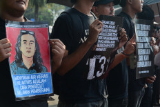 Human rights activists with the Justice for Victims Solidarity Network hold posters during the 902nd &ldquo;Kamisan&rdquo; protest outside the State Palace in Jakarta on April 2, 2026. The demonstrators called for a thorough investigation into the acid attack against human rights defender Andrie Yunus, urging the formation of an independent fact-finding team and demanding that those responsible be tried in a civilian court.