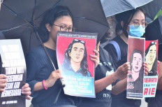 Show of solidarity: Human rights activists grouped under the Justice for Victims Solidarity Network gather during the 902nd Kamisan (Thursday) protest across from the Presidential Palace complex in Central Jakarta on April 2, 2026 to call for a thorough investigation into the acid attack against rights activist Andrie Yunus.