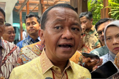 Energy and Mineral Resources Minister Bahlil Lahadalia speaks on April 6 at the Energy and Mineral Resources Ministry office in Jakarta. 