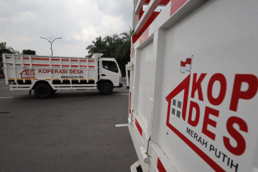 An officer drives a truck belonging to the Merah Putih Village/Subdistrict Cooperative (KDMP) on April 6 during distribution activities at the Simpang Lima Gumul Monument area in Kediri, East Java. The government distributed trucks to 36 KDKMP units across Kediri to support the distribution of agricultural products and the cooperatives&rsquo; operational needs.
