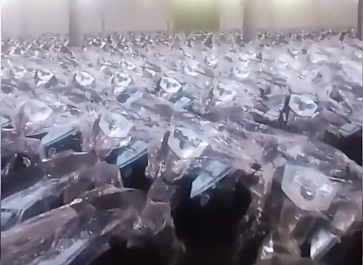 Electric motorcycles bearing stickers of the National Nutrition Agency (BGN), allegedly intended to support President Prabowo Subianto&rsquo;s flagship free nutritious meal program, are parked in an unknown facility in this undated screenshot of a social media video.