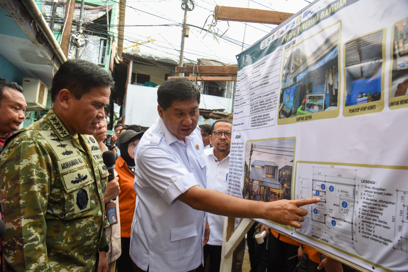 Housing Minister Maruarar Sirait, along with senior officials, attended the groundbreaking in Menteng Tenggulun, Jakarta, where 152 houses will be renovated into a &ldquo;Kampung Gotong Royong&rdquo; as part of the ministry&rsquo;s 3 million momes program.