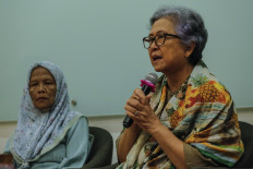 Ita Fatia Nadia (right), advocate for May 1998 rape victims, and plaintiff Kusmiyati speak on April 7, 2026, at a press conference at Amnesty International Indonesia in Jakarta.