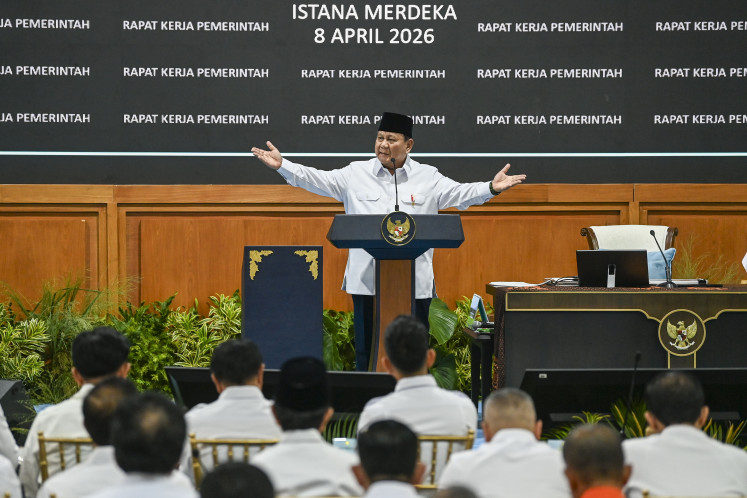 President Prabowo gives a speech on Wednesday during a meeting with hundreds of government officials at the Presidential Palace.
