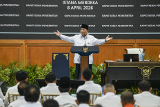 President Prabowo gives a speech on Wednesday during a meeting with hundreds of government officials at the Presidential Palace.