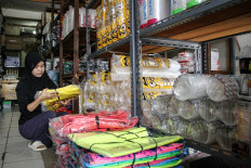 Plastic price hike: A vendor arranges plastic bags on  April 9 for sale at Toko Dua in Palangka Raya, Central Kalimantan. Prices of plastic-based products have surged after the Idul Fitri holiday according to the vendor, rising by about 50 percent, leading to decreased purchasing power among the public.