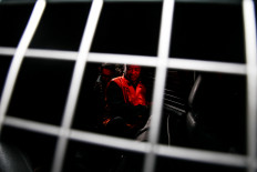 Facing prosecution: Tulungagung Regent Gatut Sunu Wibowo enters a detention vehicle after undergoing questioning on April 12 at the Corruption Eradication Commission (KPK) headquarters in Jakarta. The KPK has named him a suspect in a case involving extortion and other illicit payments within the Tulungagung administration.