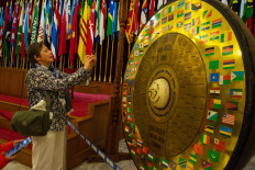 Bandung spirit: A foreign visitor takes a photo of the Asia-Africa Conference gong on April 15 at the Merdeka Building in Bandung, West Java. Inaugurated in 1980, the Asia-Africa Conference Museum receives 400-500 visitors per day and is expected to see an increase during the 71st anniversary of the Asia- Africa Conference from April 18 to 24.