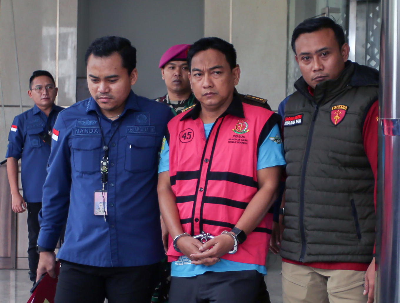 Straight to jail: Attorney General&rsquo;s Office (AGO) investigators escort chief ombudsman Hery Susanto (second right) to a detention center in Jakarta on Thursday, April 16, 2026, after it was announced that he is a suspect in a bribery case around nickel mining governance in North Sulawesi.