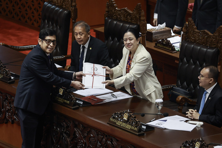 Final passage: House of Representatives Speaker Puan Maharani (right) receives a folio containing the Domestic Workers Protection Bill from Legislation Body (Baleg) chairman Bob Hasan on April 21, 2026, during a plenary session at the Senayan Legislative Complex in Central Jakarta.