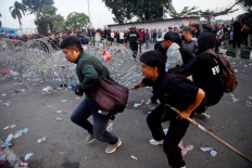 Street aspirations: Protesters pull barbed wire during a demonstration on April 21 in front of the East Kalimantan governor&rsquo;s office in Samarinda, East Kalimantan.