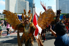 Cultural pride: Participants take part in the &ldquo;Parade Inspirasi Diri&rdquo; on April 26 during the Car Free Day (CFD) event at Jakarta&rsquo;s Hotel Indonesia traffic circle. The parade, showcasing a cross-disciplinary arts collaboration featuring 143 dancers, musicians and choir members, is part
of the Road to Pagelaran Sabang Merauke 2026, which will be held Aug. 21-23 at Indonesia Arena in Senayan, Jakarta.