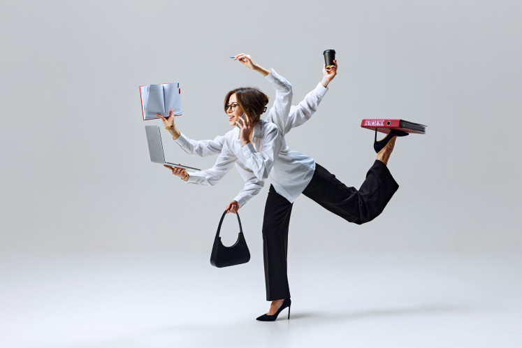 The age of overlapping careers: Yes, side jobs are now necessary to survive