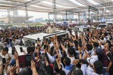 President Prabowo Subianto (center) arrives at the National Monument (Monas) to attend the International Workers&rsquo; Day commemoration in Central Jakarta on May 1, 2026. 