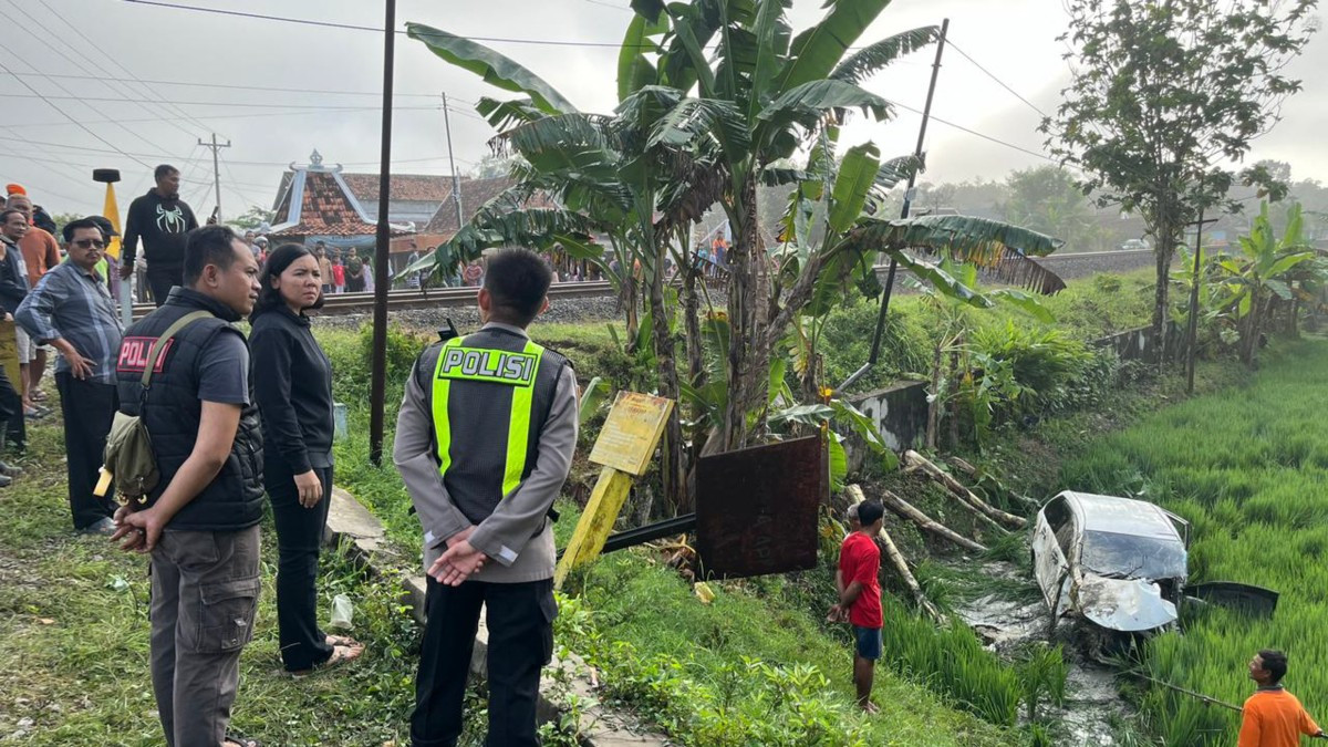This handout picture taken and released on May 1, 2026 by the Grobogan Police traffic unit shows a vehicle struck by a passenger train, killing at least four people as it attempted to cross an unguarded railway crossing in Grobogan, Central Java. The driver of the car involved in the collision did not see the oncoming train on a level crossing due to thick fog, local traffic officer Eko Ari Kisworo said in a statement issued by the police.