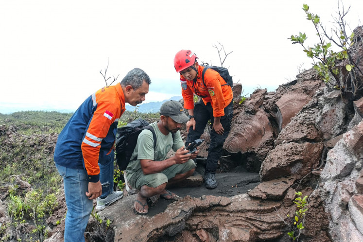 Search and Rescue (SAR) teams use drones to search for missing hikers on Friday following the eruption of Mount Dukono in North Halmahera Regency, North Maluku.
