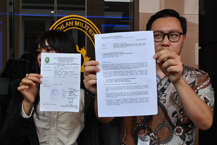 Fights for justice: Members of the Advocacy Team for Democracy (TAUD), legal counsel for Andrie Yunus of Kontras, display legal documents on May 11, 2026, stating their client&rsquo;s rejection of attendance at the military trial scheduled to be held at the Jakarta Military Court II-08 on May 13.