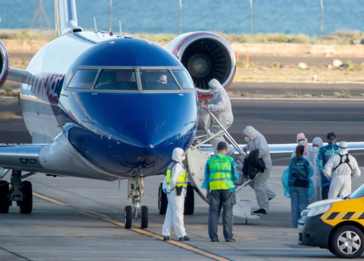 Passengers board an ambulance plane bound for the Netherlands at the Tenerife Sur-Reina Sofia airport on the island of Tenerife in Spain's Canary Islands, on May 11, 2026. 